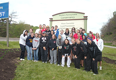 Planting crew at Parkway West - Montour Run Road, 2010